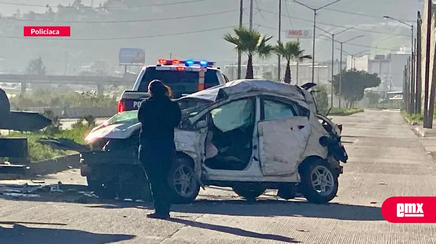 Accidente vial fatal en la Vía Rápida Poniente dejó a un joven fallecido.
