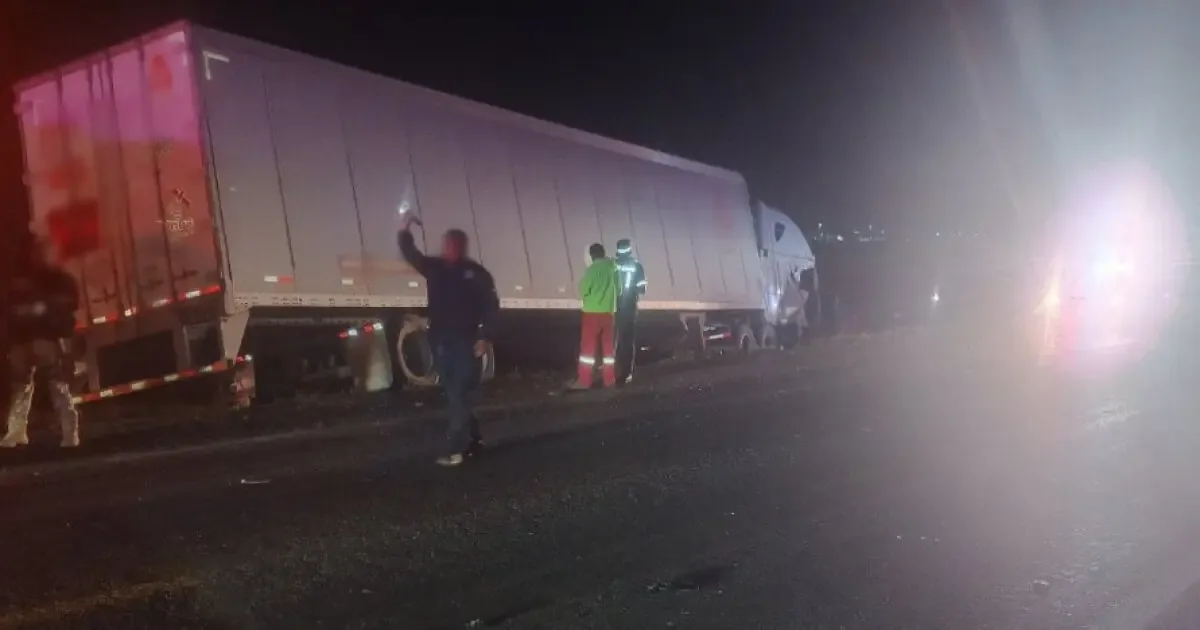 Accidentes viales generan reducción de carriles en vías clave; se recomienda precaución.