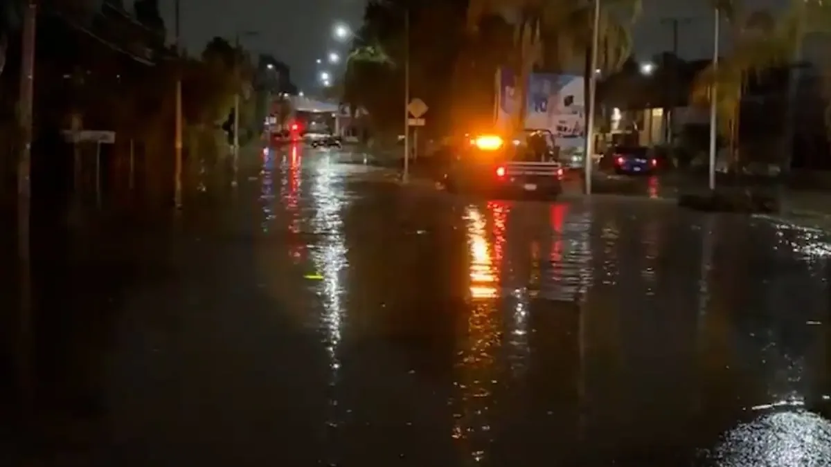 Lluvias intensas en Aguascalientes dejan hogares dañados y vehículos varados.