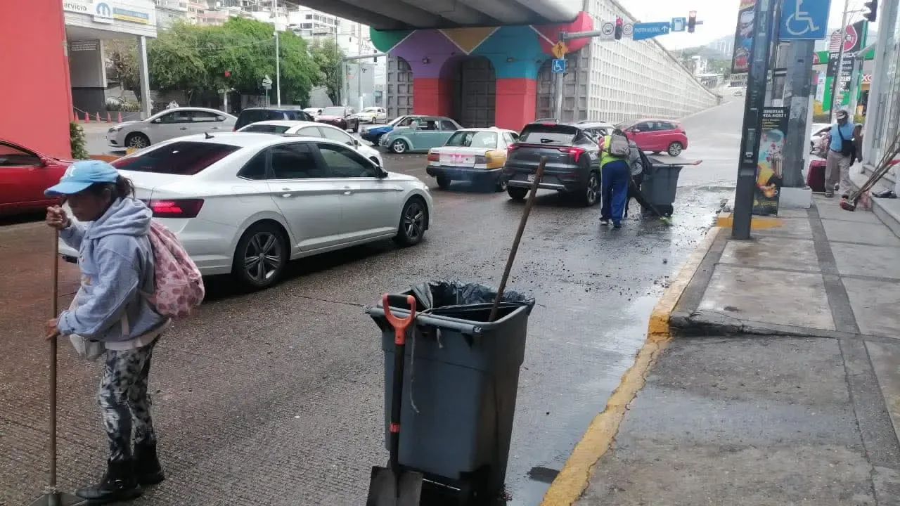 Actividades de limpieza en Acapulco tras las lluvias del 01 de febrero de 2026.