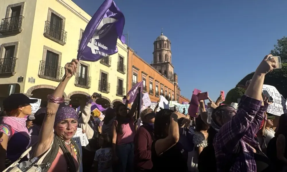 Activistas buscan visibilizar la violencia contra mujeres y exigir justicia en el Día Internacional de la Mujer.