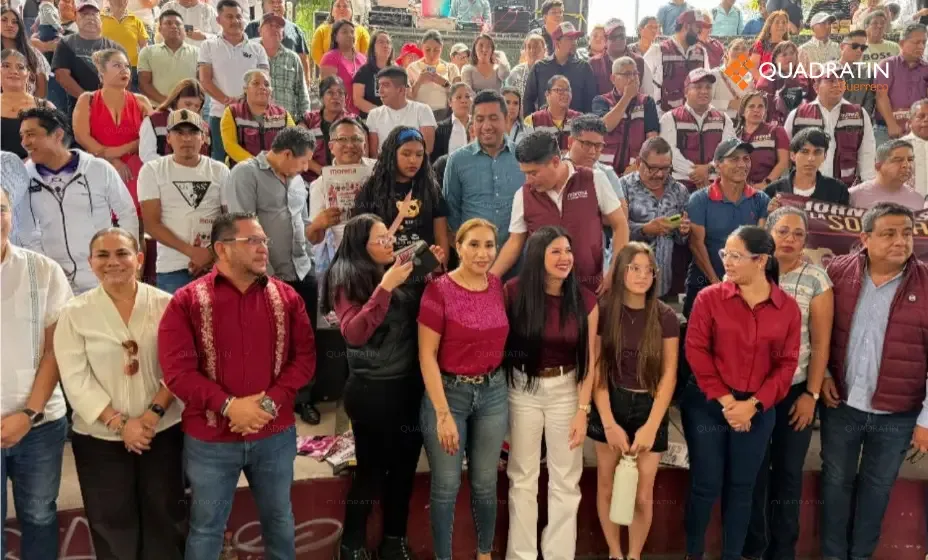 Activistas de Morena en la jornada en Chilpancingo en defensa de la soberanía.