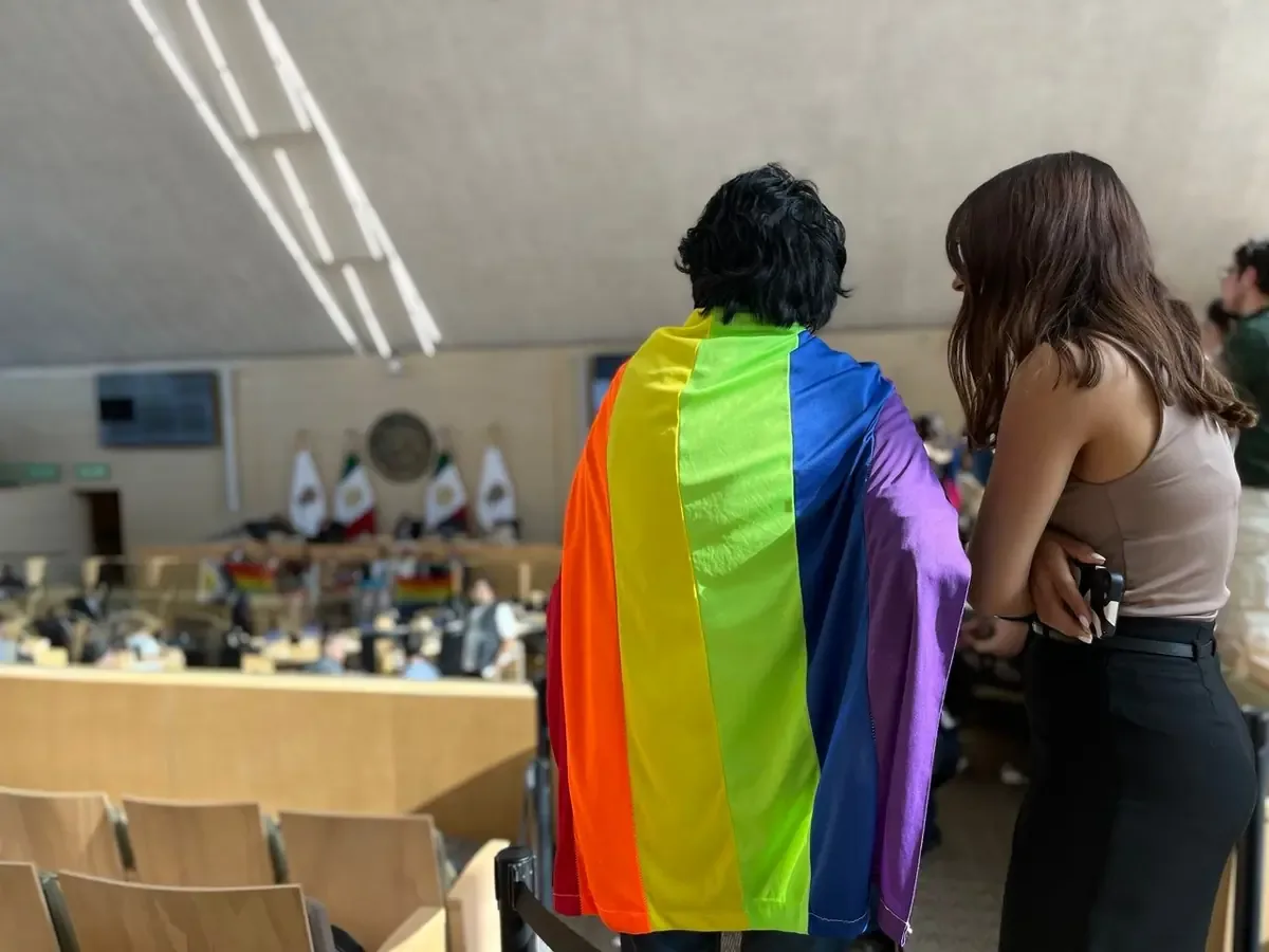Activistas en Irapuato solicitan cambios legales para proteger a familias LGBT+.