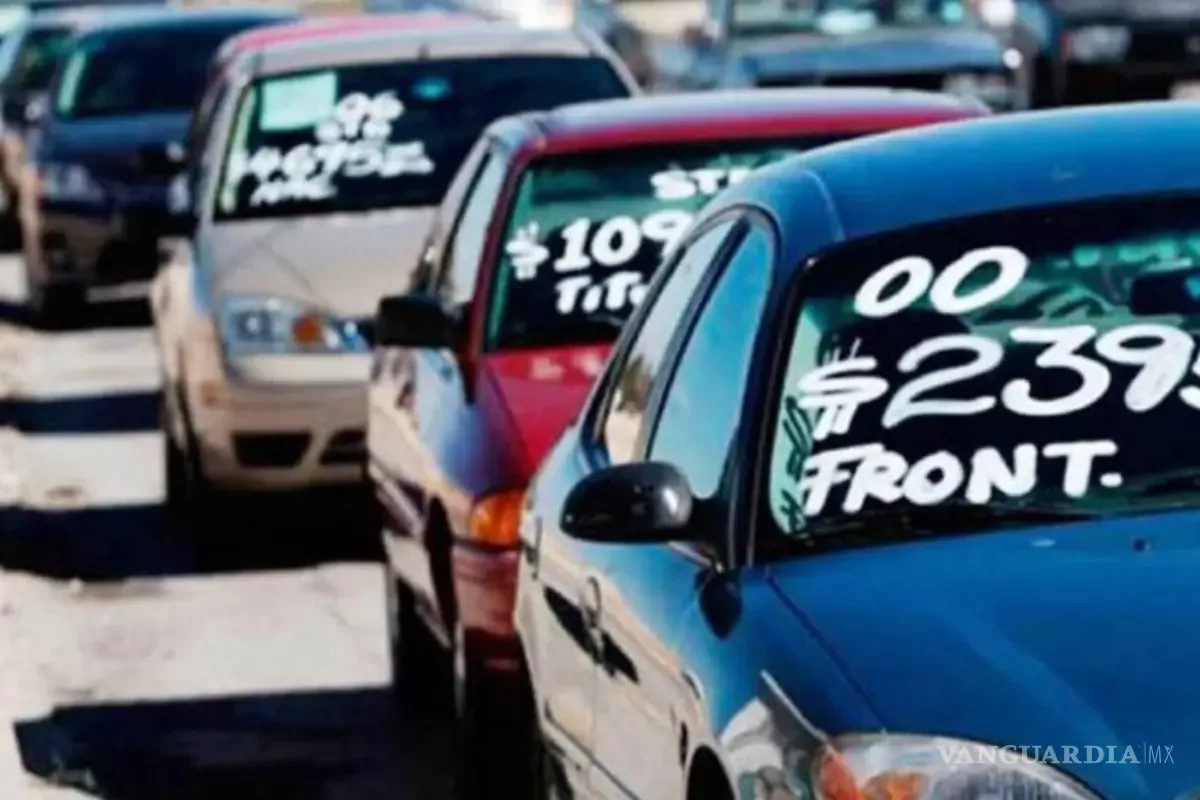Activistas ofrecen servicios de legalización de autos “chocolate” en Baja California.