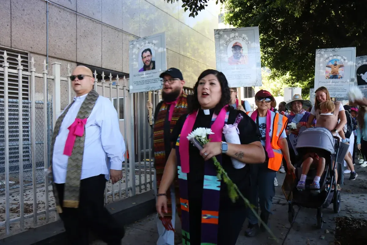 La marcha busca visibilizar las condiciones en los centros de detención y exigir el fin de las deportaciones.