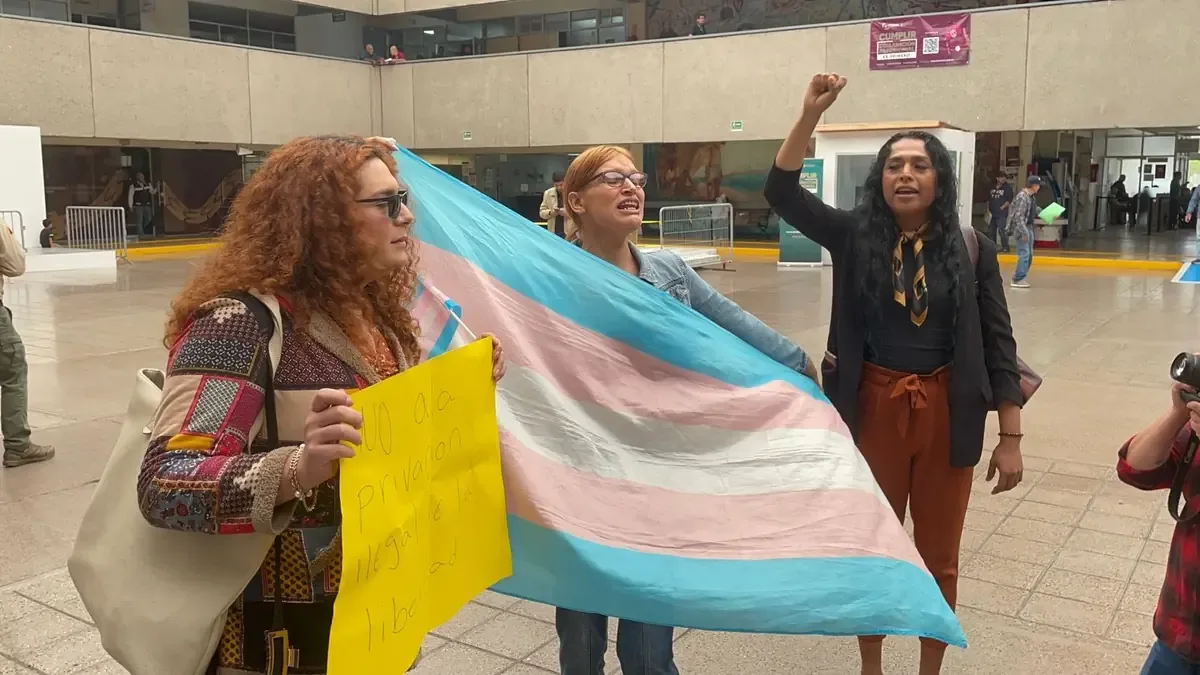 La comunidad exige el cese de discursos de odio y el respeto a la identidad de género.