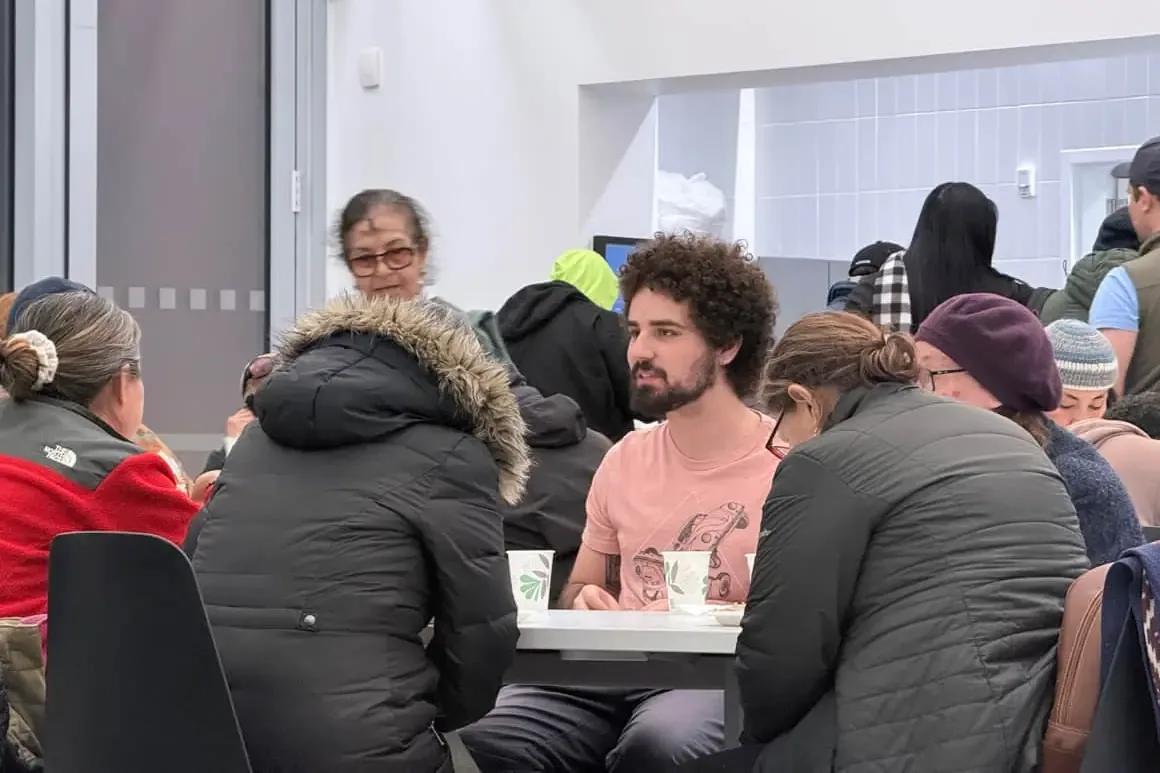 Activistas y funcionarios se movilizan para proteger a la comunidad inmigrante ante políticas federales.