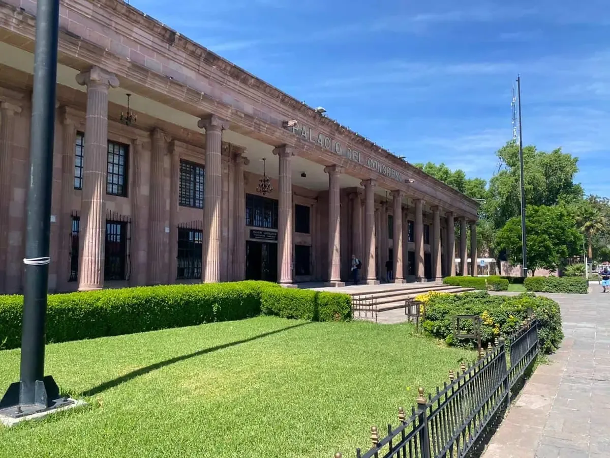 La nueva legislación busca adaptarse a las necesidades actuales del sistema educativo.
