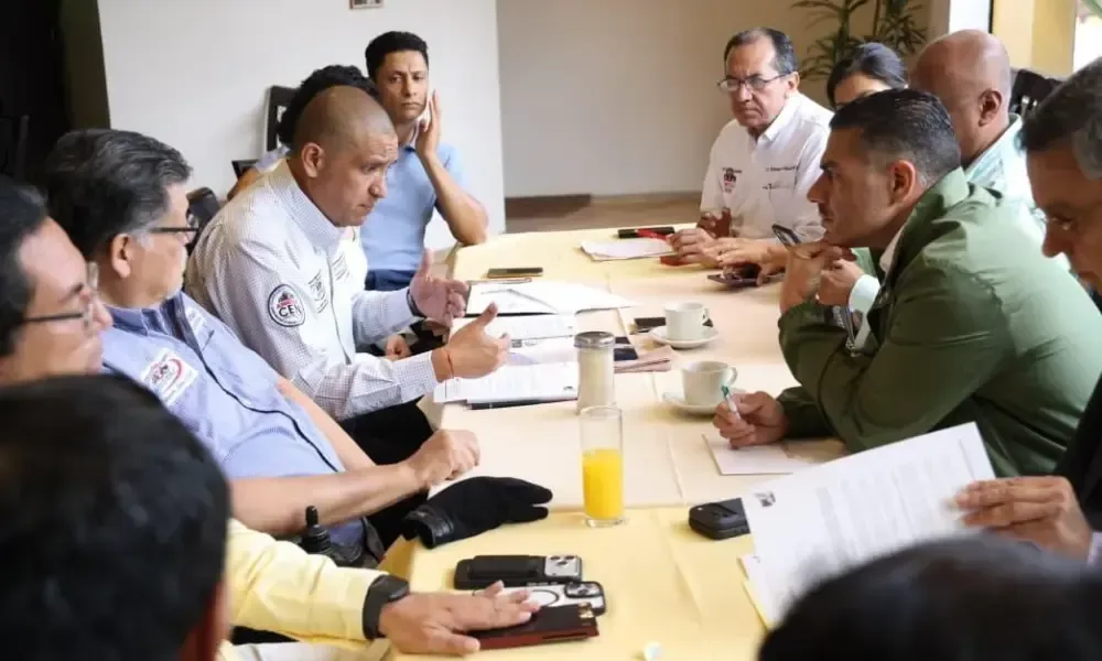 La Secretaría de Seguridad y Protección Ciudadana logra un pacto de tregua con camioneros para evitar crisis vial en CDMX.