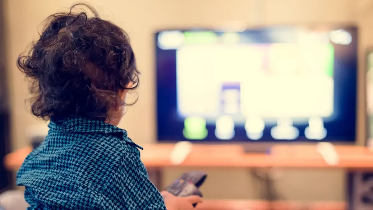 Se implementará un nuevo sistema de clasificación y control parental en medios y plataformas digitales.