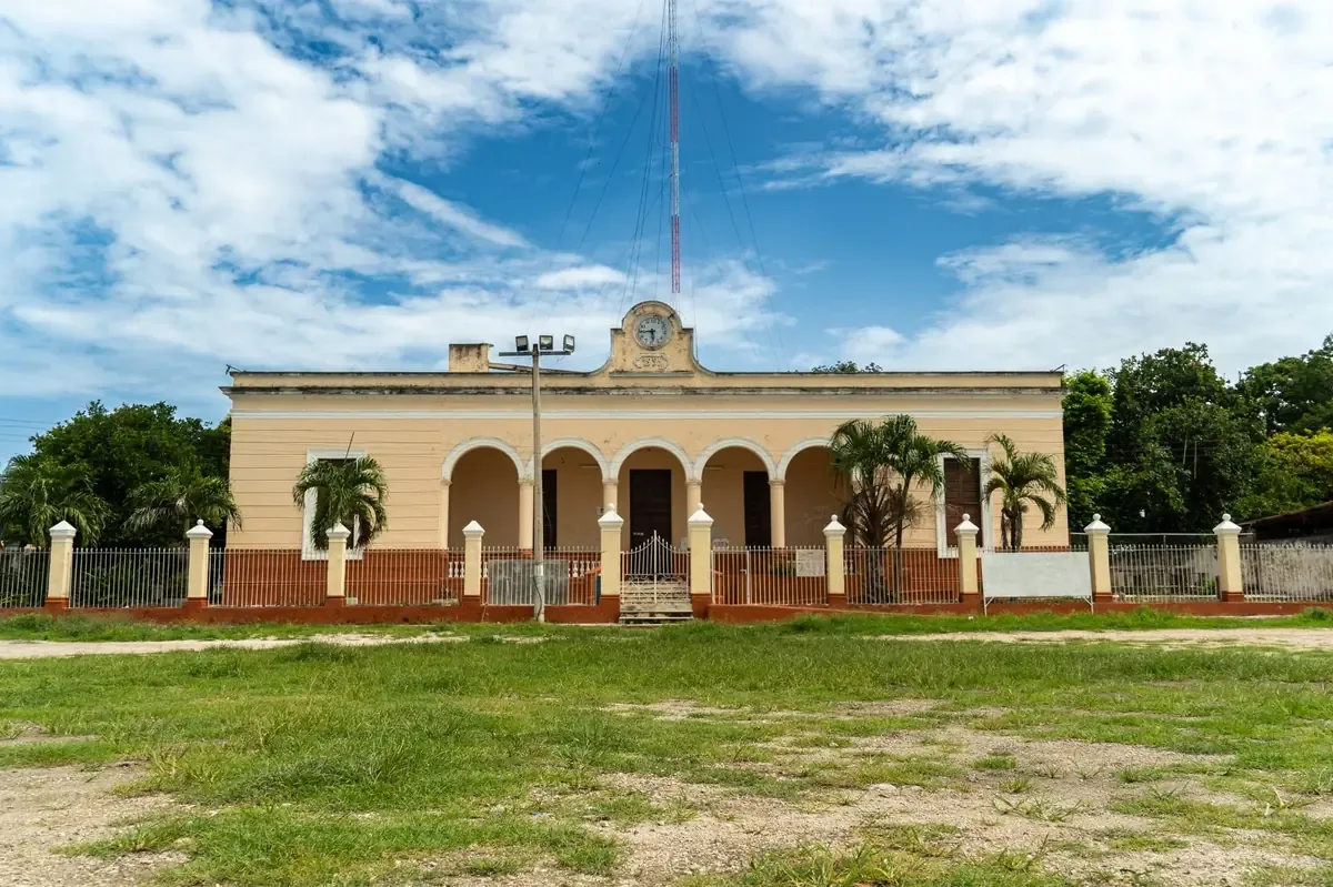 La Secretaría de Fomento Turístico de Yucatán colabora con guías certificados para elevar la calidad en la atención al turista.
