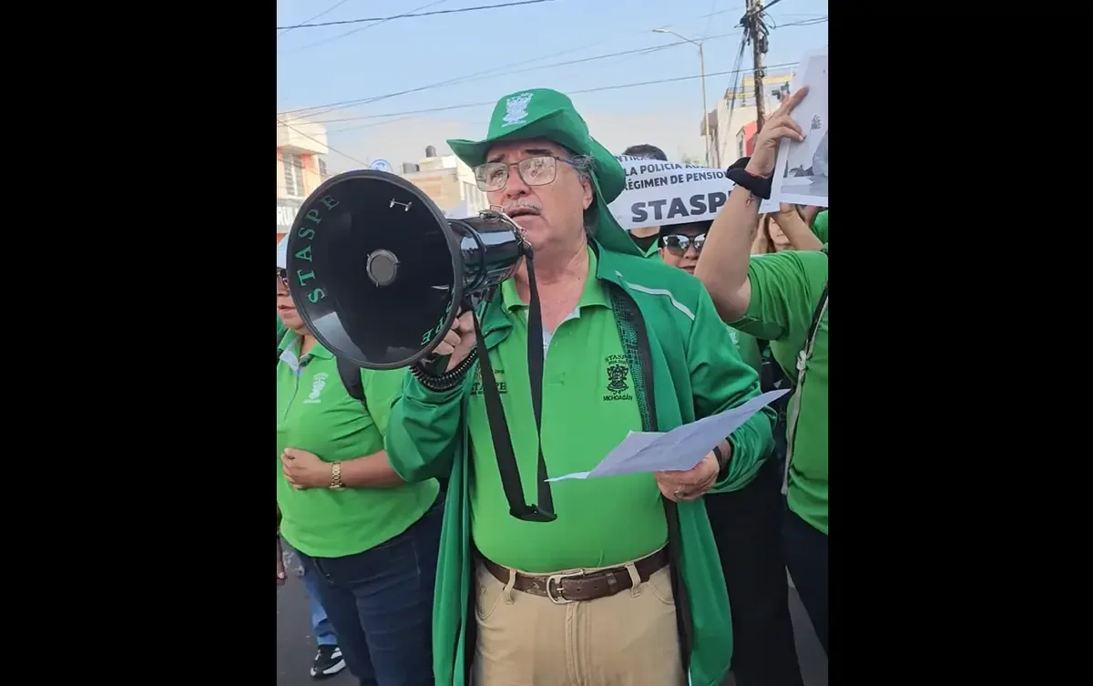Agremiados demandan atención a un adeudo que complica el acceso a servicios de pensiones.