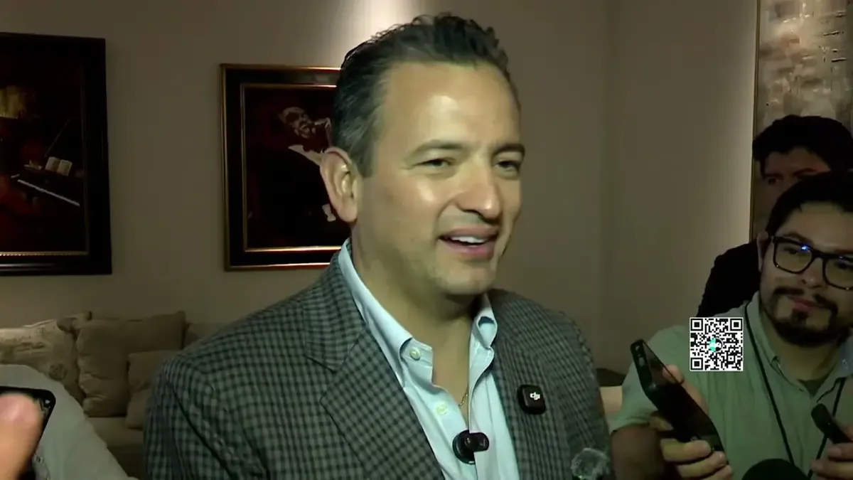 El edil de Morena denuncia al presidente municipal por actos irregulares en campaña.
