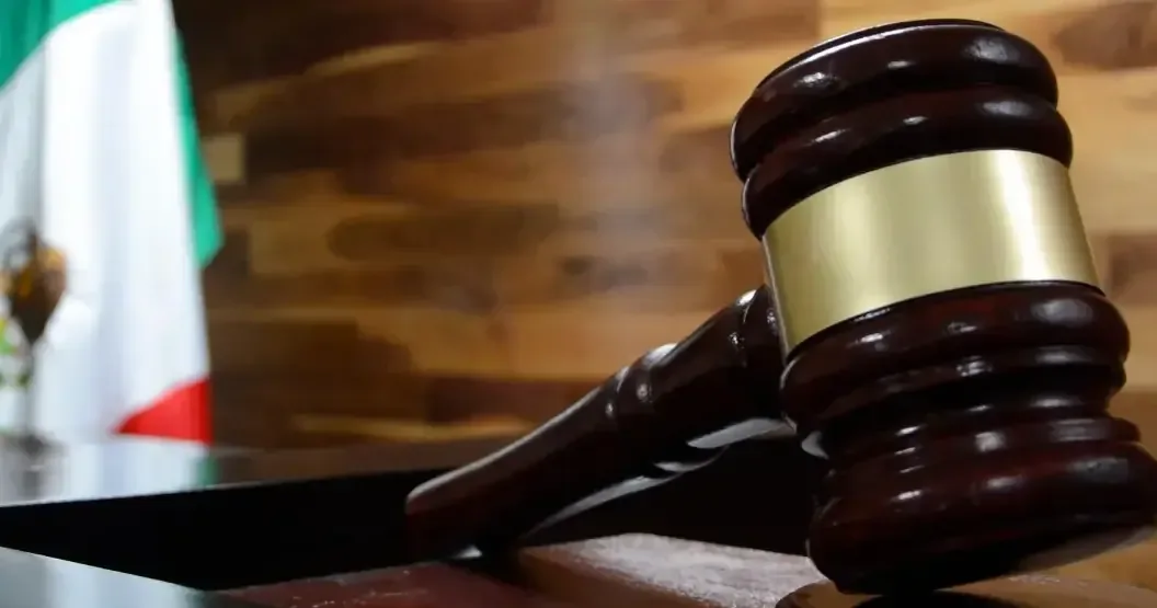 Especialistas alertan sobre prácticas heredadas en tribunales, afectando a Grupo Vanguardia.