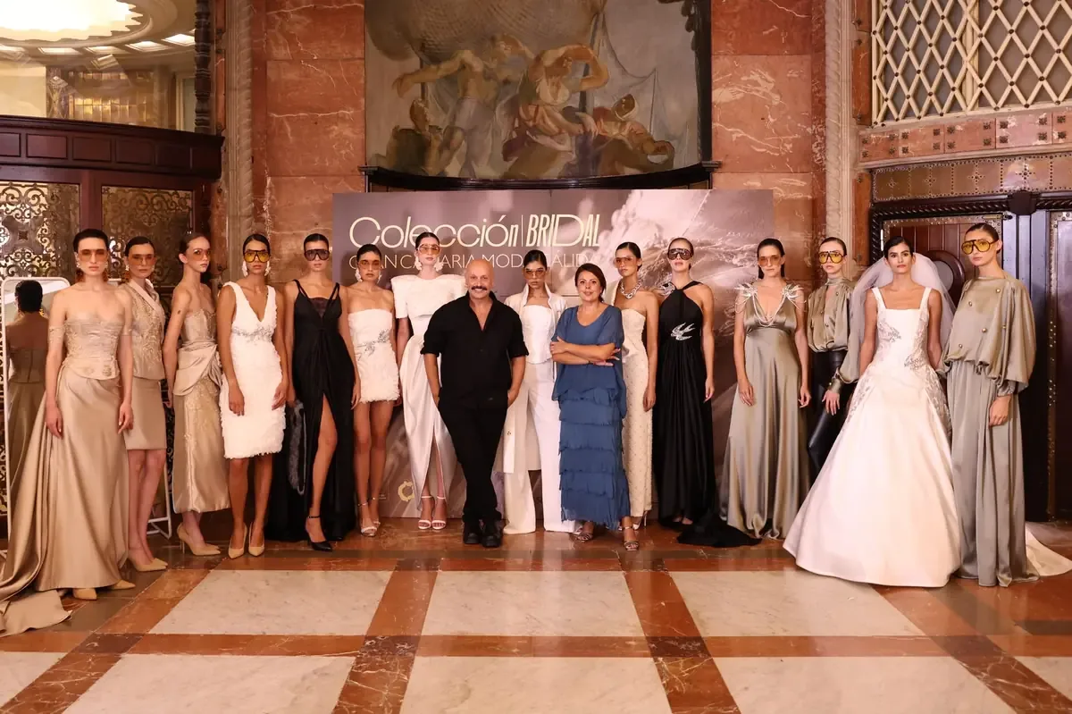 El desfile final incluyó tres colecciones destacadas que celebran el talento local y la moda nupcial.