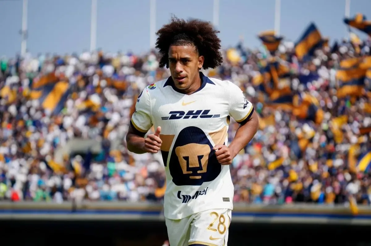 Adalberto Carrasquilla durante una conferencia de prensa previa al juego contra Santos.