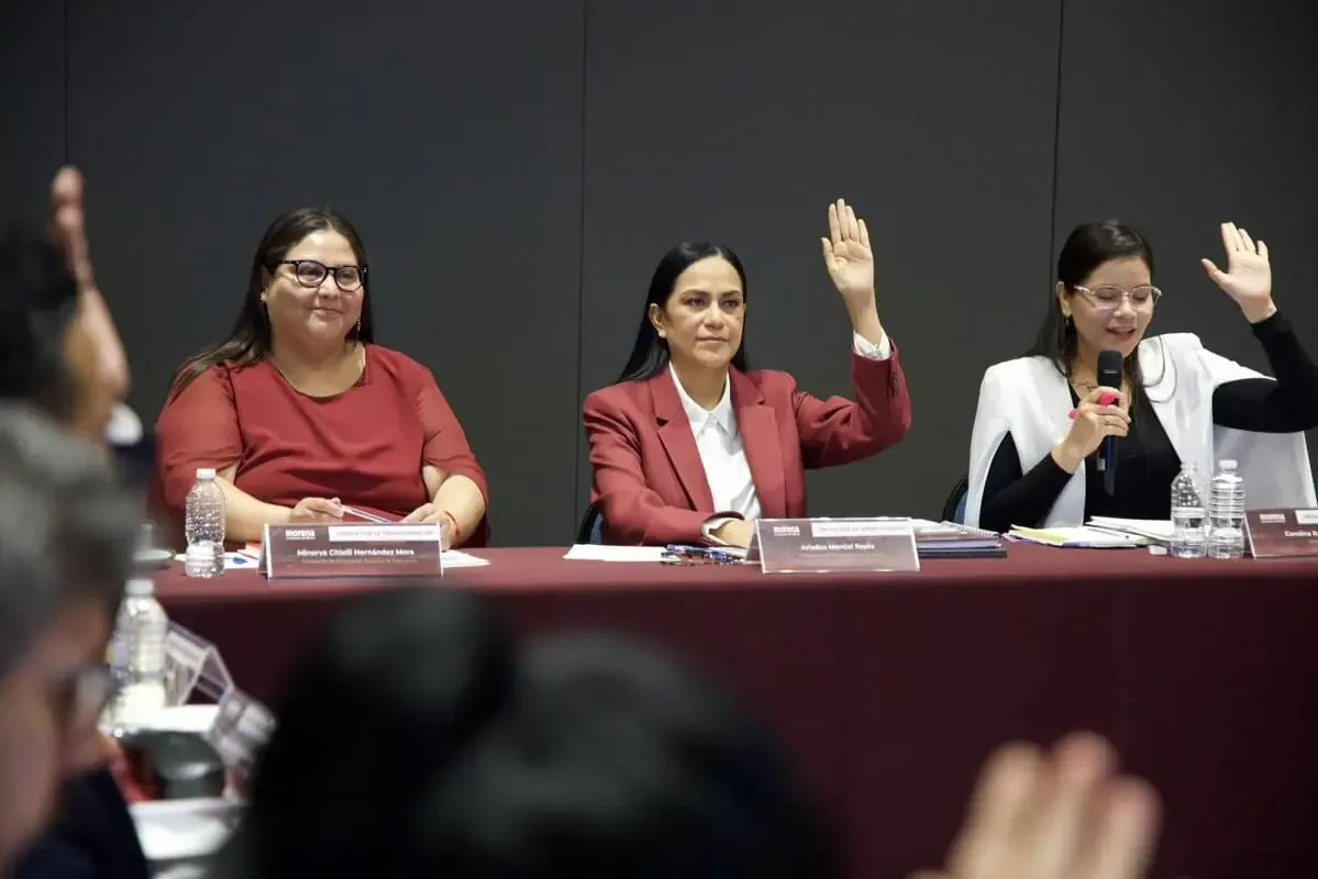 Los funcionarios buscan posicionarse para las elecciones de 2027 con licencias y coordinación anticipada.