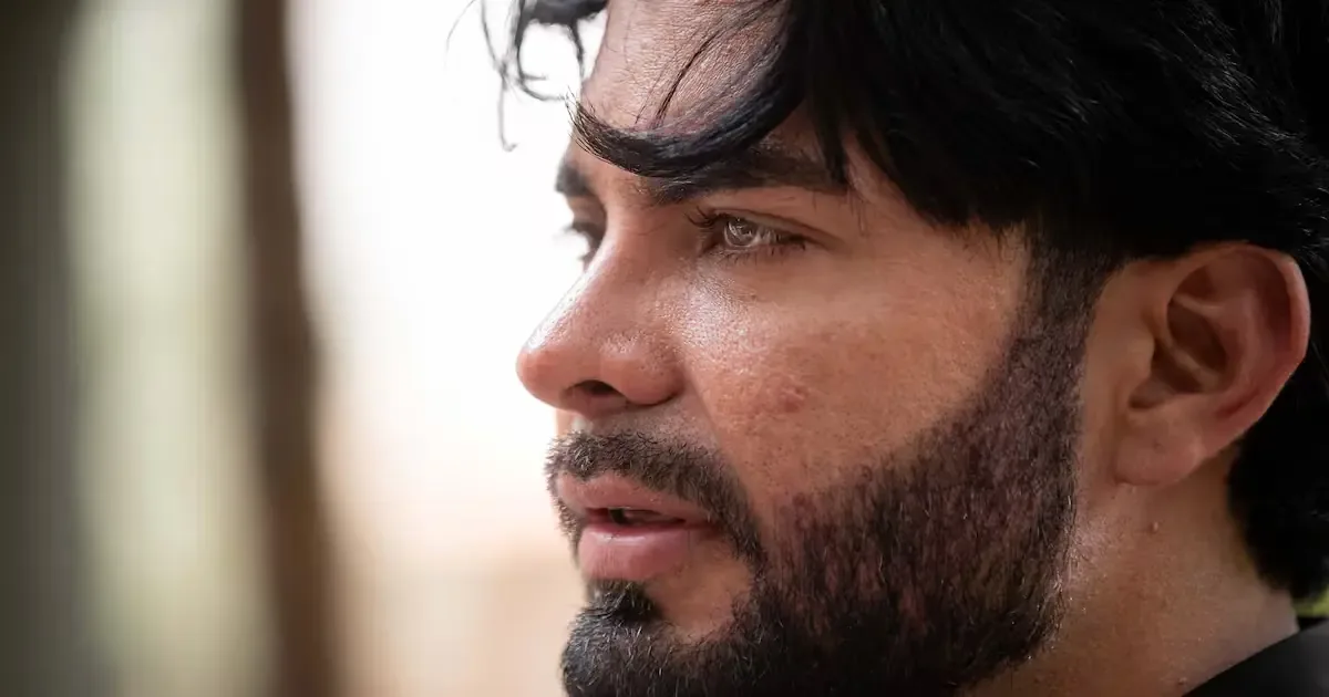Lenin Peña despide a su pareja Yordy Paredes tras 17 días de búsqueda entre escombros en La Guaira, tras el terremoto del 24 de junio.