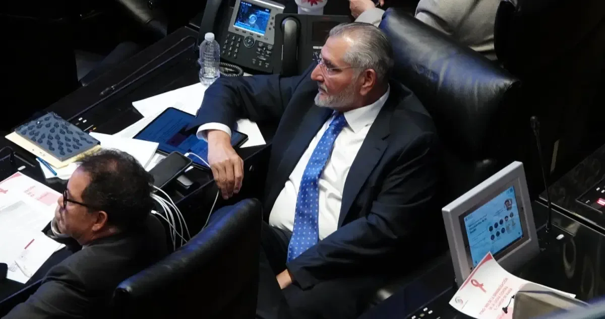 "Adán Augusto López durante su conferencia de prensa anunciando su renuncia."
