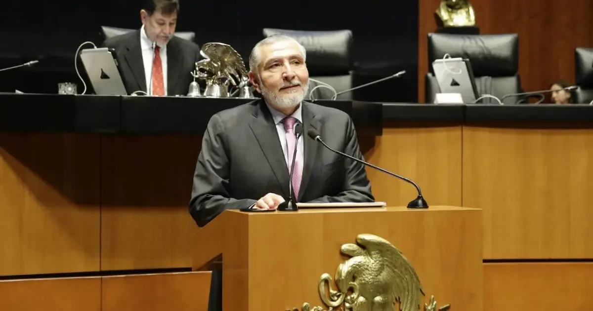 Adán Augusto López, exgobernador de Tabasco, durante su declaración a medios.