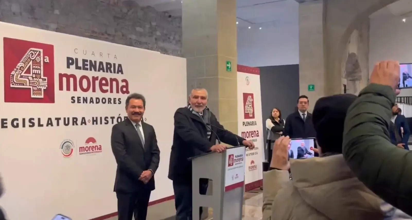 "Adán Augusto López Hernández durante su anuncio de renuncia al Senado."