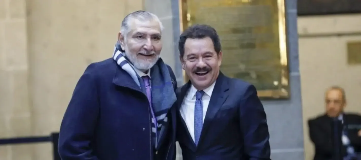 Adán Augusto López Hernández durante su anuncio de renuncia a la coordinación de Morena en el Senado.