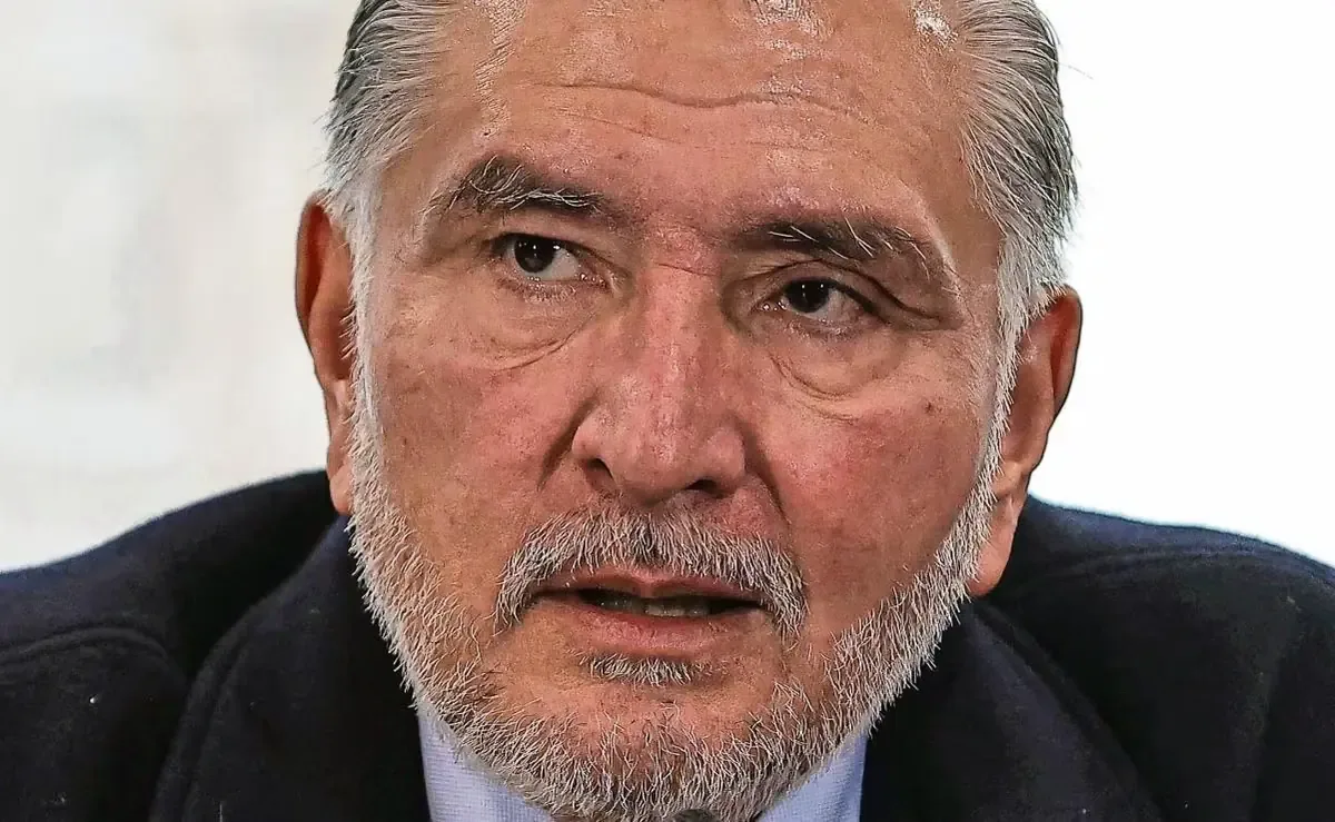 La prolongada ausencia de Adán Augusto López plantea interrogantes sobre su situación personal y política.
