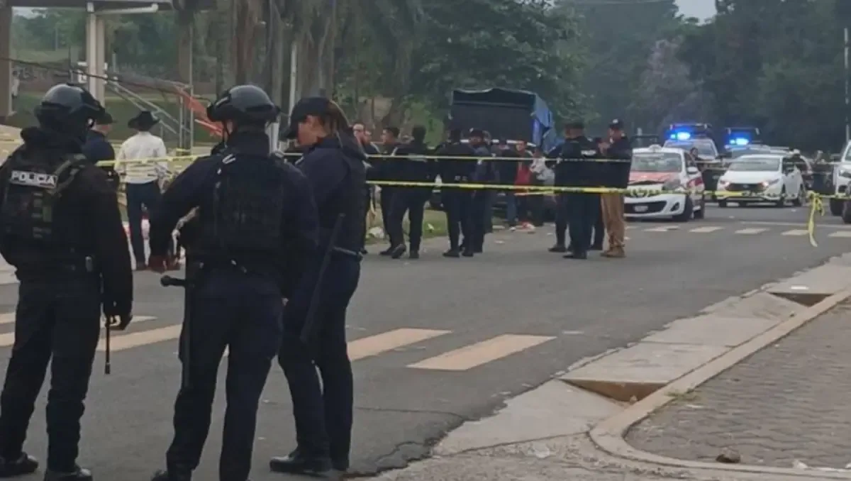 Un accidente durante las festividades dejó una vendedora fallecida y varios heridos.