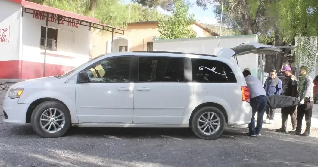 La víctima, de 70 años, sufrió múltiples picaduras mientras caminaba en la sierra.
