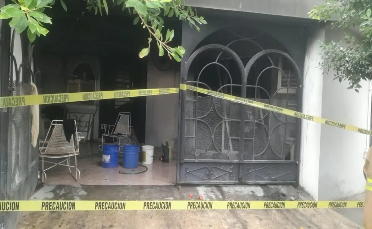 Un incendio en una vivienda de Apodaca dejó un saldo fatídico al cobrarse la vida de un adulto mayor.