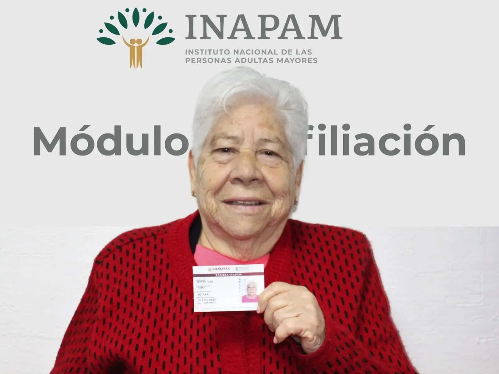 Adultos mayores reciben orientación sobre los módulos INAPAM en su localidad.
