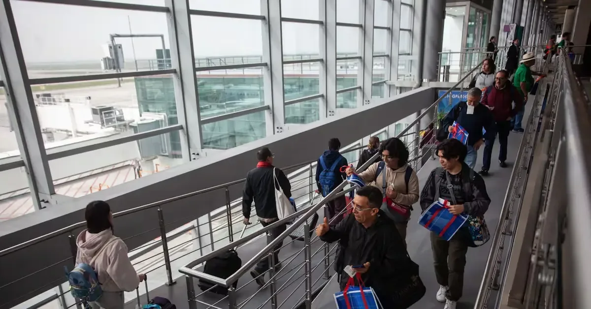 El aumento en el tráfico de pasajeros resalta la importancia de los aeropuertos en la región.