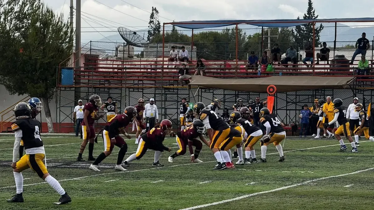 La liga infantil de futbol americano más grande de Coahuila alista sus finales tras seis meses de competencia.