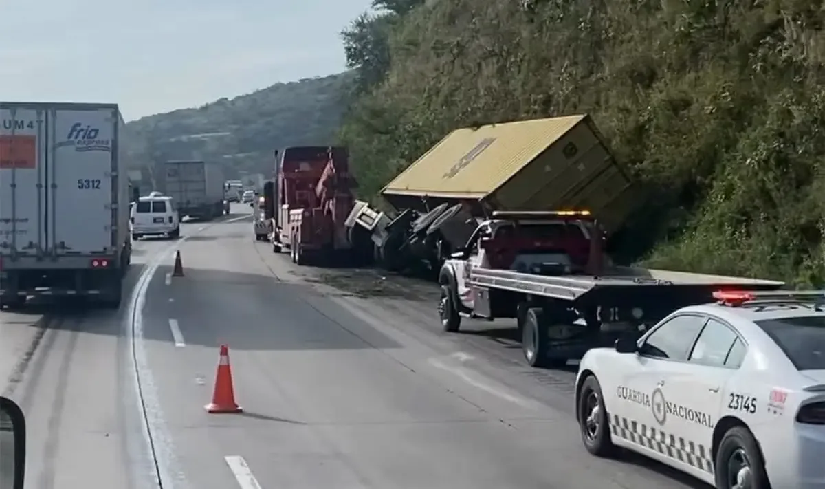 Diversos accidentes y trabajos de atención generan congestión en la autopista México-Querétaro este septiembre.