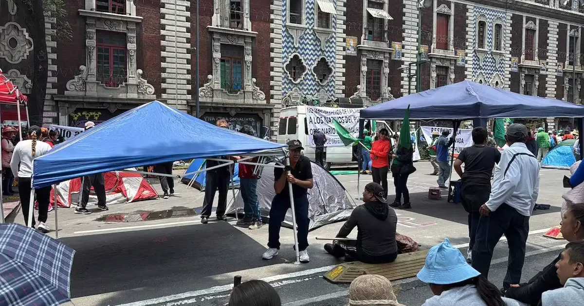 Este domingo, la Ciudad de México presenta múltiples bloqueos y manifestaciones que impactarán la movilidad.
