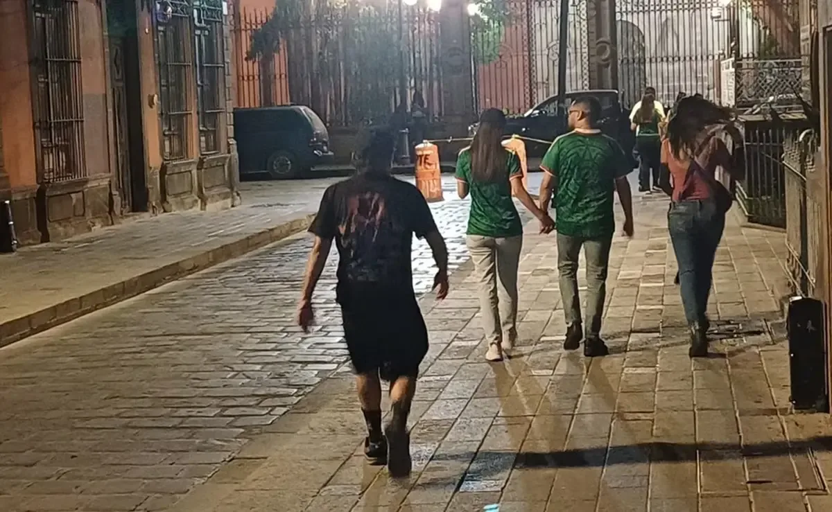 La derrota de la Selección Mexicana generó reacciones de descontento en la glorieta Bocanegra, San Luis Potosí.