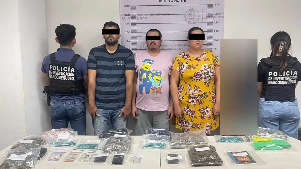 Agentes aseguran drogas y armas durante detenciones en Cancún.