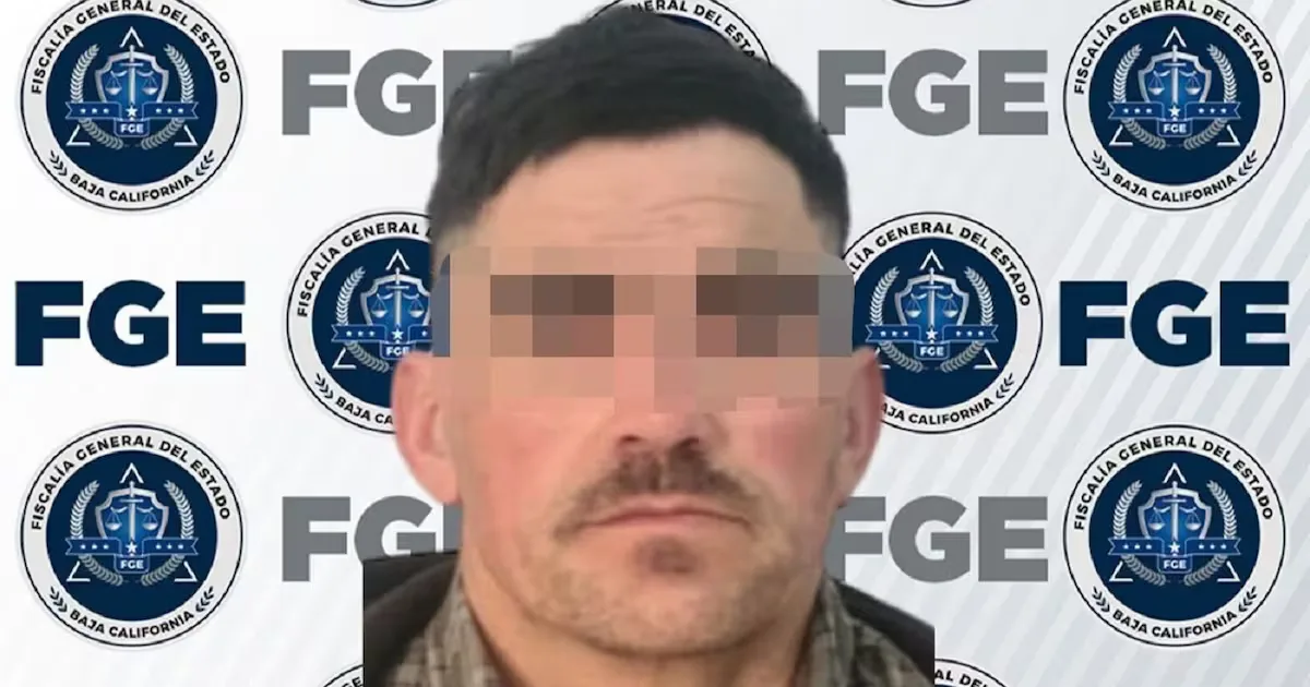 Agentes de la Agencia Estatal de Investigación durante la detención en Tijuana.