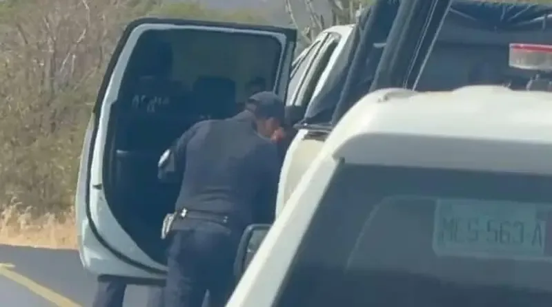 Agentes de la Guardia Civil en Michoacán durante el operativo federal en Pátzcuaro.