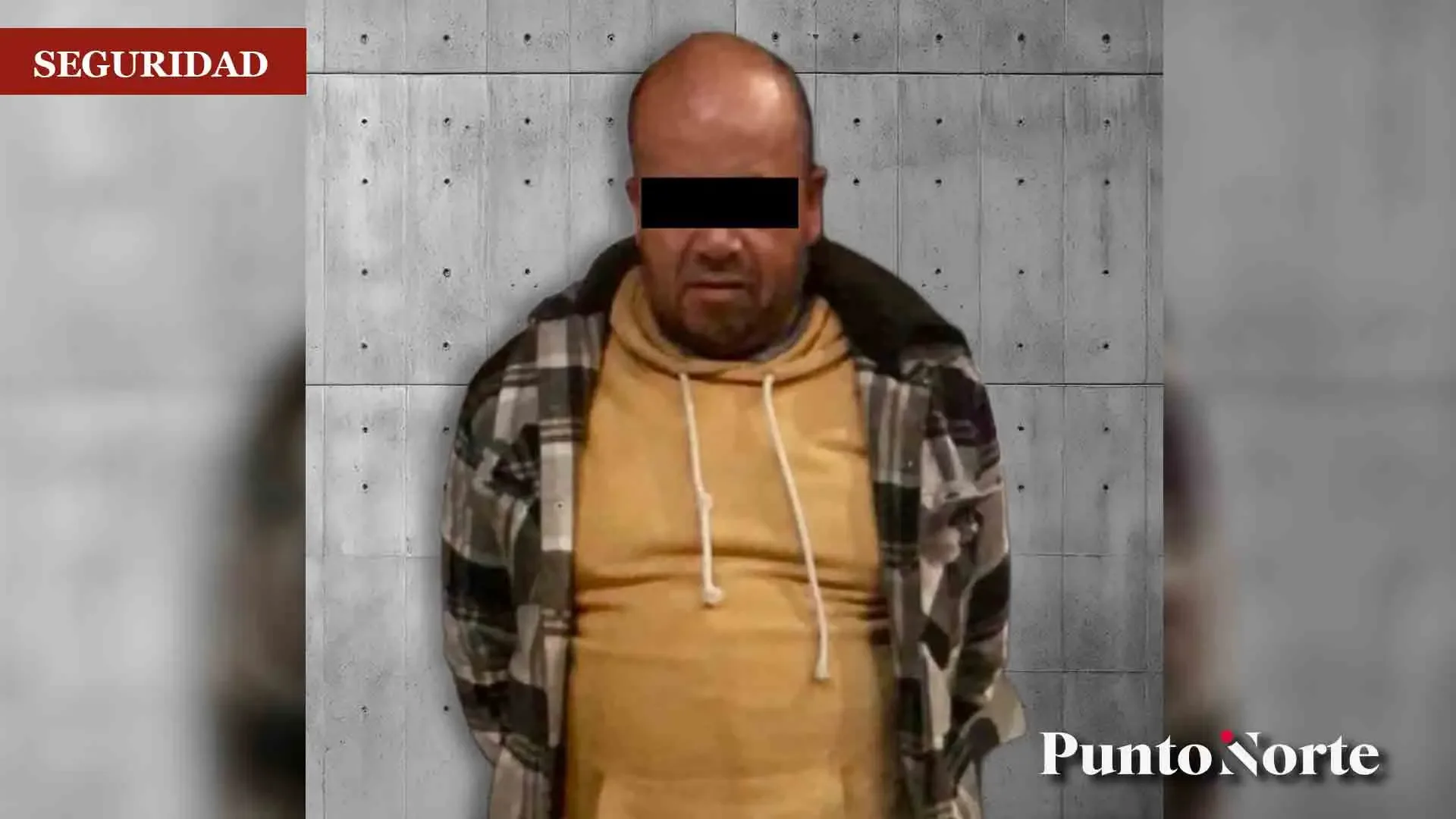 Agentes de la policía municipal durante la detención del sospechoso en Tijuana.