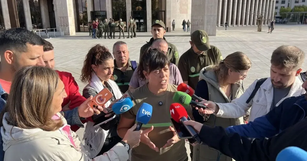 La falta de normativa adecuada afecta las condiciones laborales y derechos de los agentes forestales en Castilla y León.