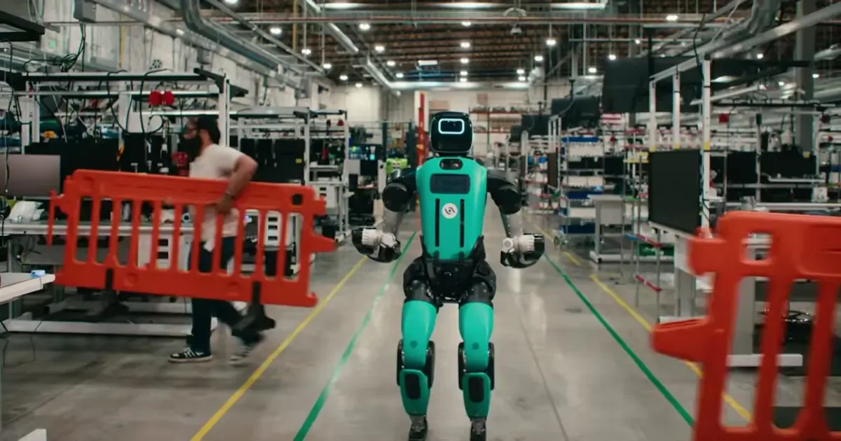 Digit 5 es un robot humanoide capaz de levantar hasta 23 kilogramos y trabaja sin barreras físicas.