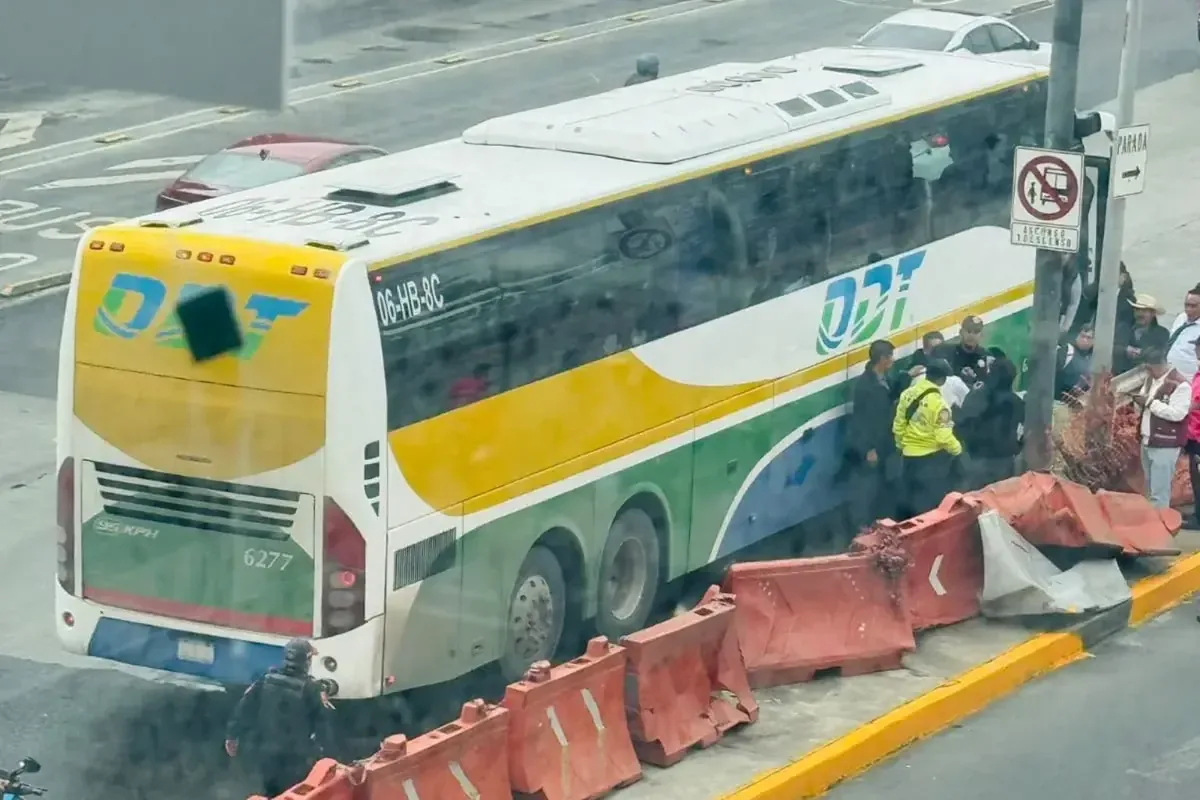 La denuncia resalta problemas de atención al usuario en el transporte público.