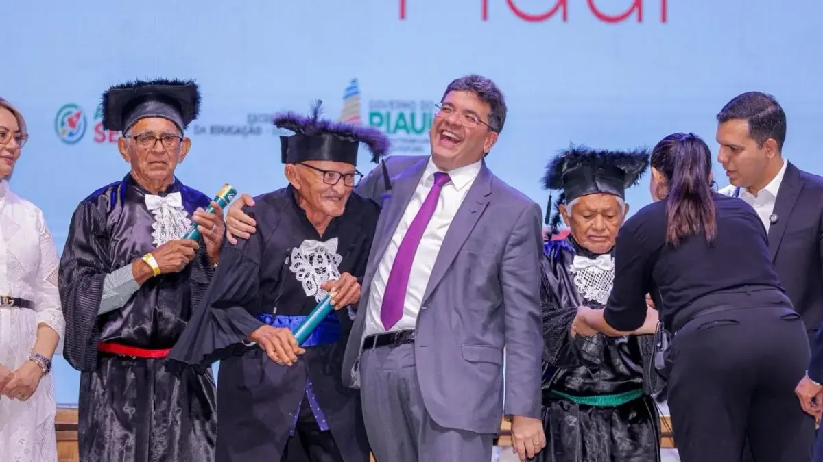 La historia de Severino Nascimento inspira al país con su dedicación a la educación.
