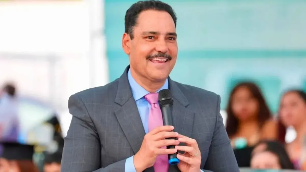 El senador del PAN destaca la competencia electoral en Aguascalientes mientras plantea la importancia de propuestas sólidas.