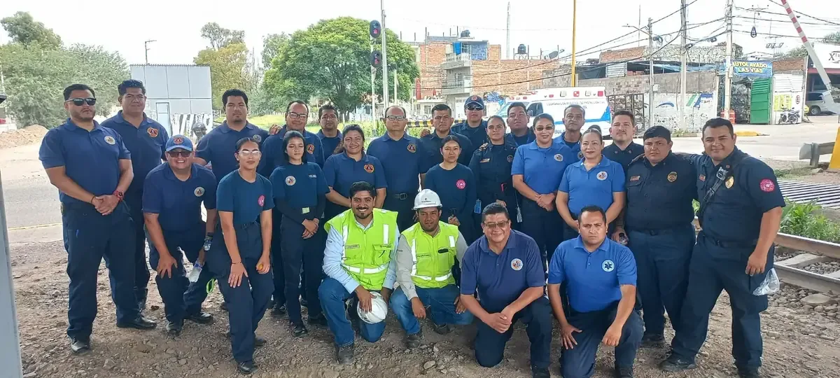 La campaña busca concientizar a automovilistas y peatones sobre la seguridad en cruces ferroviarios.
