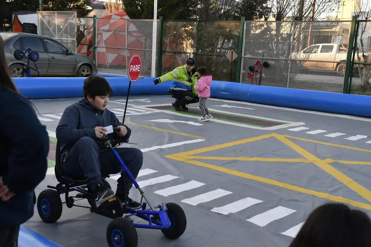 La jornada incluyó actividades recreativas y educativas para niños y sus familias.
