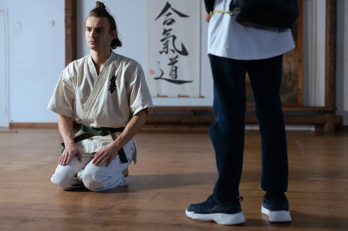 Este arte marcial japonés transforma la forma de enfrentar conflictos y fomenta valores.