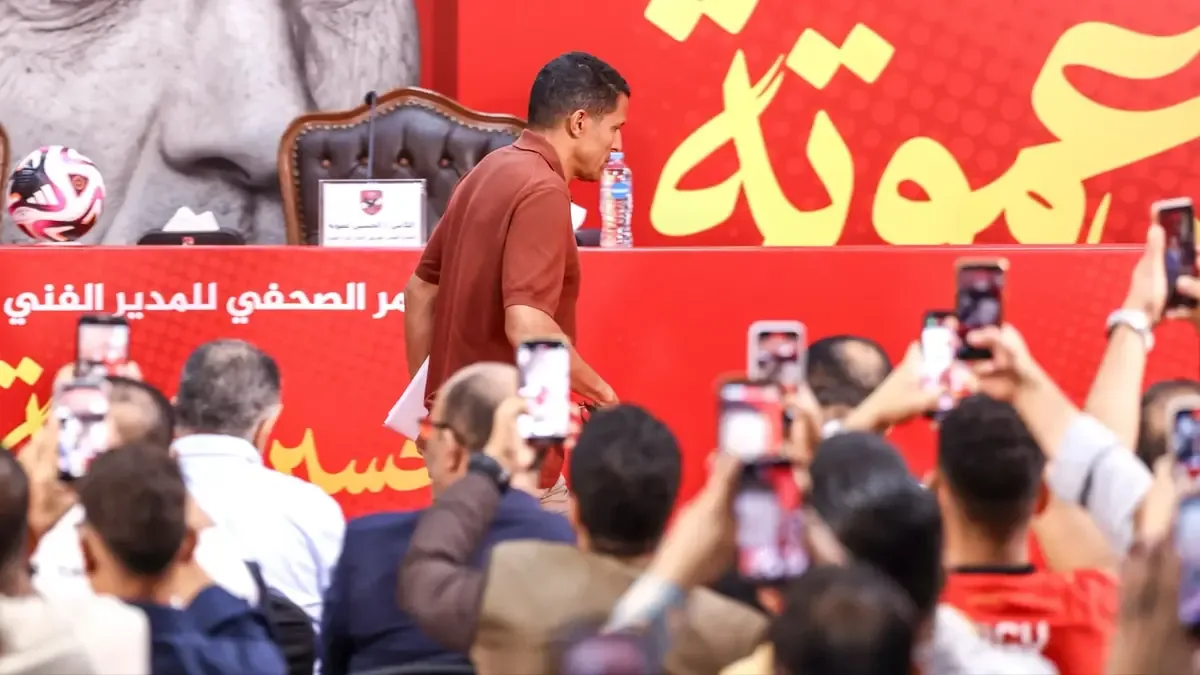 Al Ahly prioriza otros torneos mientras gestiona el arbitraje para el clásico contra el Zamalek.