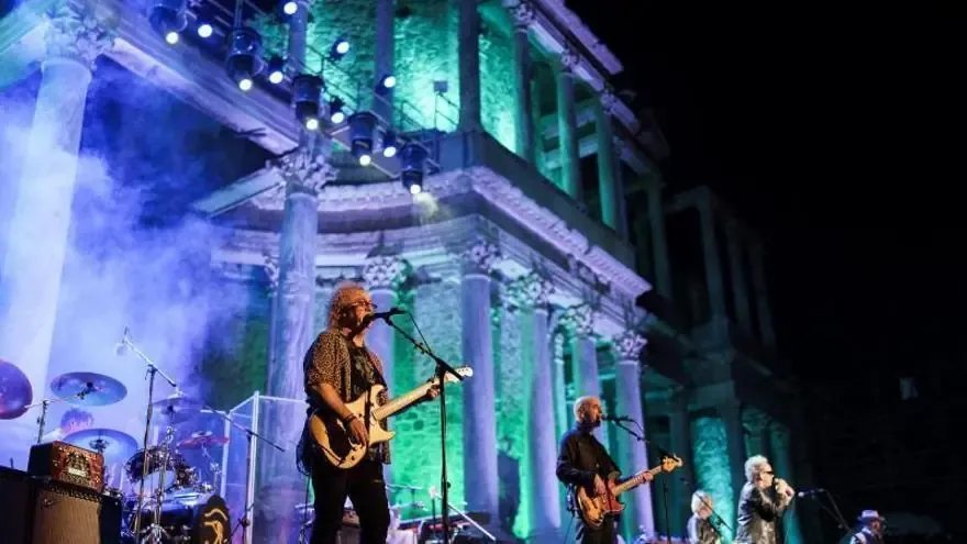 El icónico músico brindó un concierto memorable en el Stone & Music Festival, marcando su huella en la ciudad.